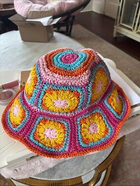 Multi color bucket hat